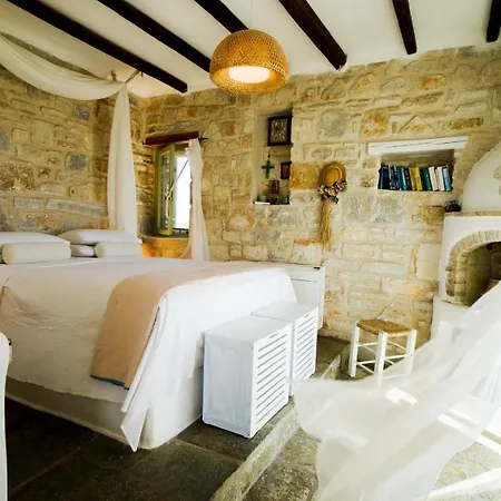 Private Estate * Santa Maria (Paros)